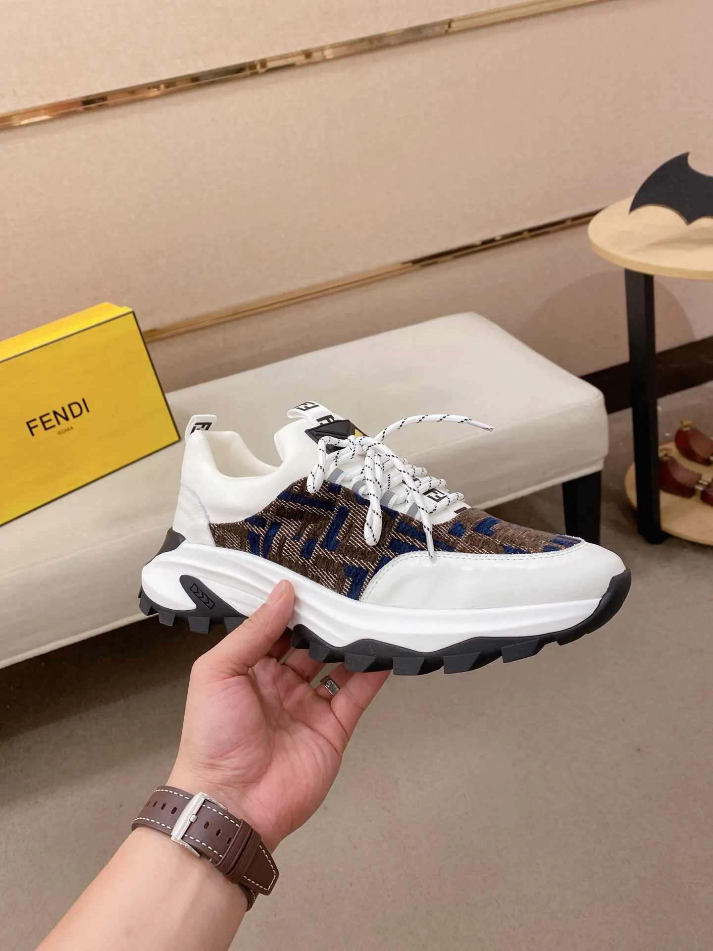 Men's shoes 💰 462💰 (fendi) New style 👊🏻 upper 🇮🇹 imported cowhide fabric 🇩🇪 lining imported sheepskin lining. The original outsole is molded to highlight the identity of every man, and the upper foot is elegant and stable🚶🏻🚶🏻The high-end custom counters reproduce the original version📯No matter the wind or rain, the shoe last remains unchanged and can withstand the verification of time🔍️,🔵 Size: 38-44